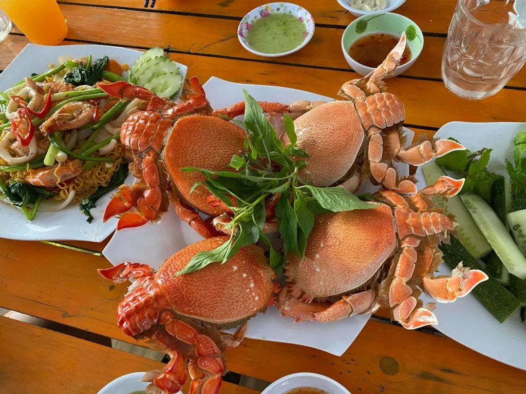 Cua huỳnh đế – món đắt đỏ nhưng khiến nhiều du khách nhớ mãi