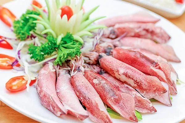 Mực hấp – món được nhiều du khách yêu thích
