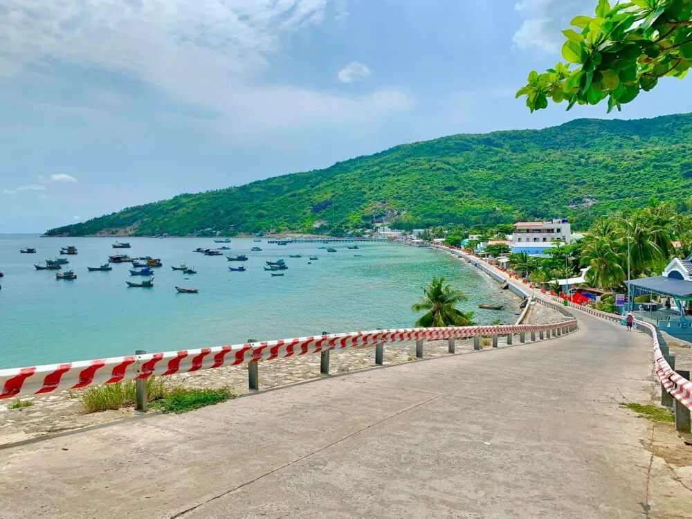 Take the speedboat to Hon Son to explore Ma Thien Lanh mountain