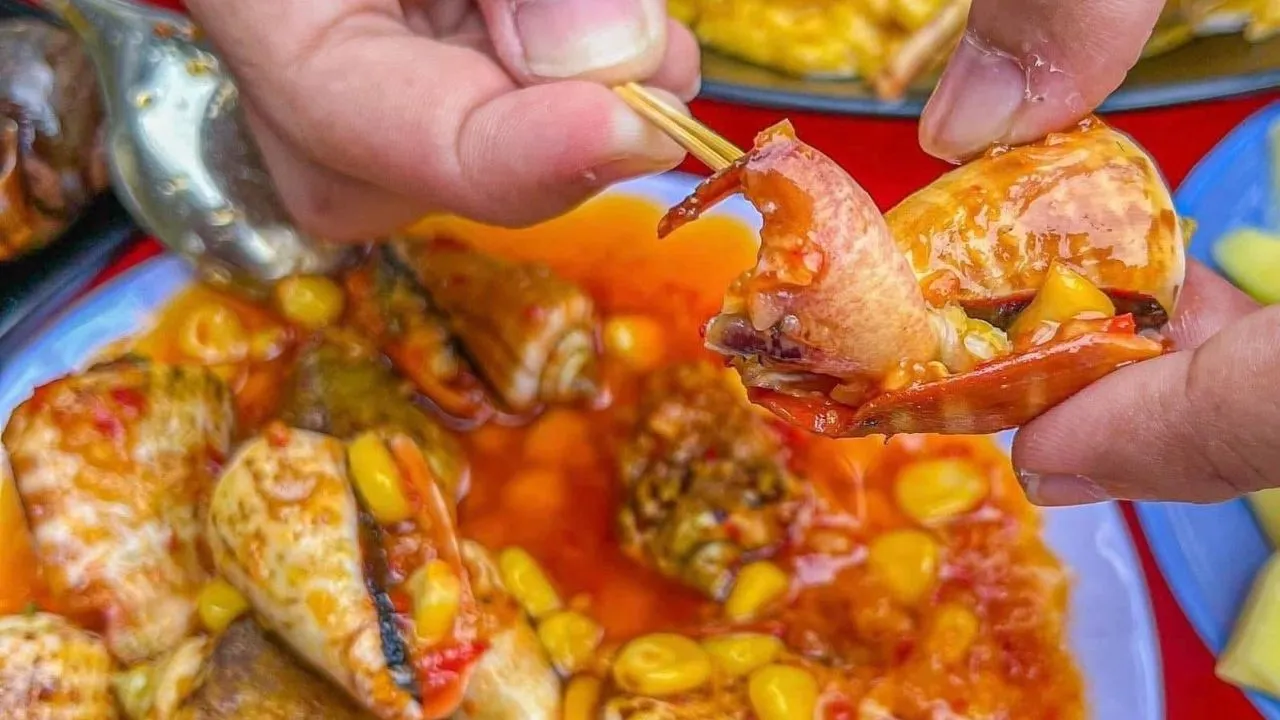 Ốc nhảy Phú Quý với thịt trắng ngần, giòn săn, vị ngọt đậm đà và béo béo