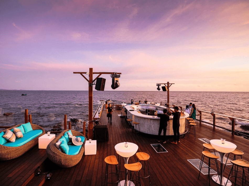 Sunset Sanato Beach Club: Ngắm hoàng hôn tuyệt đẹp trên biển