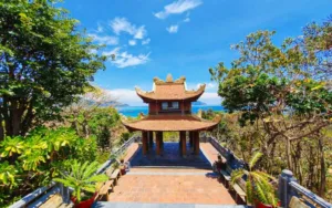 វត្តណយម៉ុតត្រូវបានសាងសង់ក្នុងសម័យចក្រពត្តិអាមេរិក។
