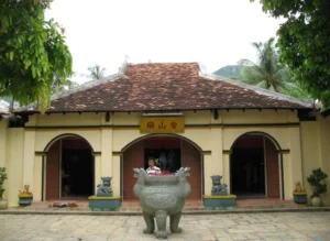 ប្រាសាទ Phi Yen ជាកន្លែងទេសចរណ៍ខាងវិញ្ញាណដែលបានសាងសង់ឡើងតាមរចនាបថនៃរាជវង្ស Nguyen។