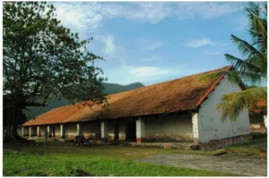 Cổng vào Trại Phú Thọ