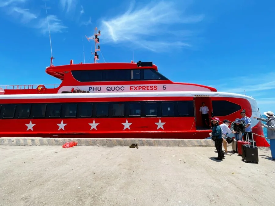 mua-ve-tau-cao-toc-phu-quoc-express-di-ly-son-du-lich