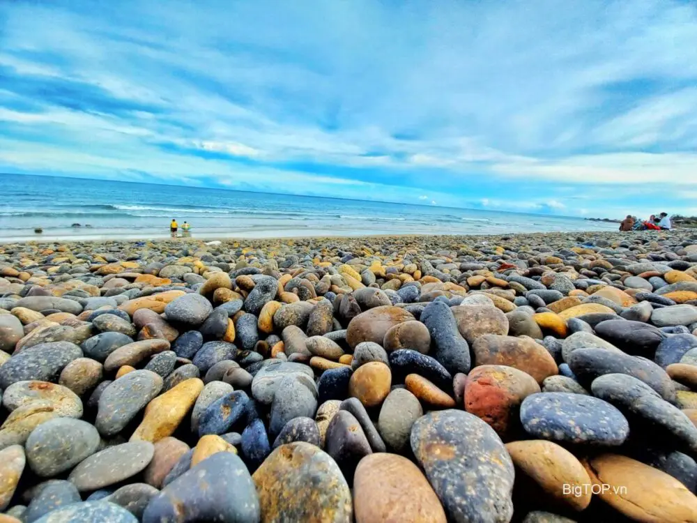 កន្លែងក្តៅនៅ Mui Ne - ឆ្នេរ Co Thach Stone