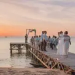 乘坐富国岛快艇探索海滩婚礼