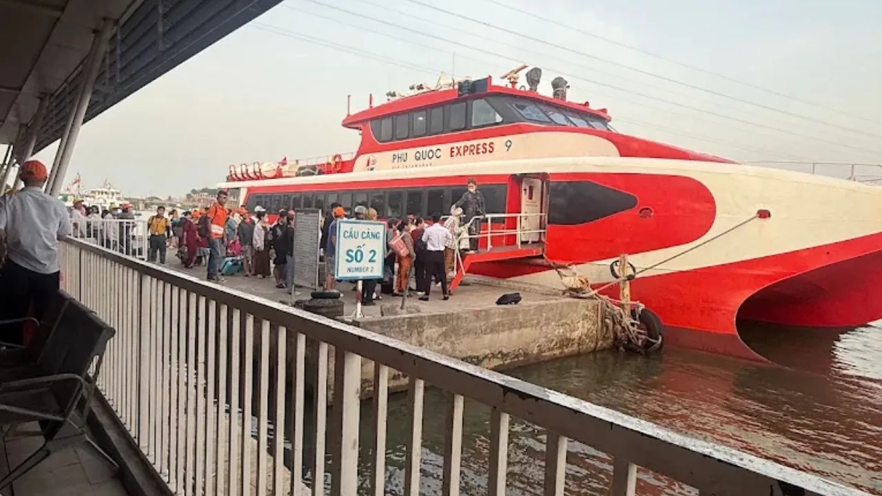 Tàu cao tốc Phú Quốc Express an toàn êm ái