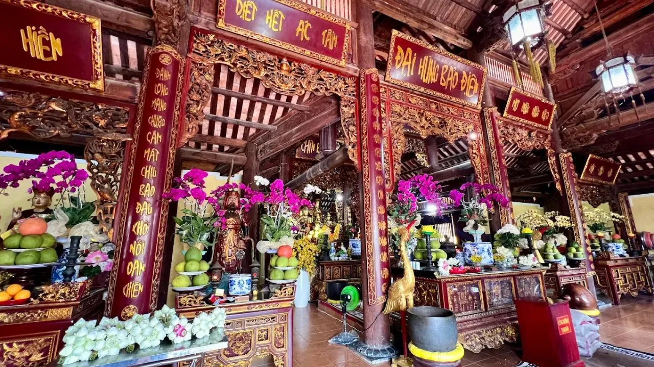 Cầu bình an tại Chùa Núi Một (Vân Sơn Tự)