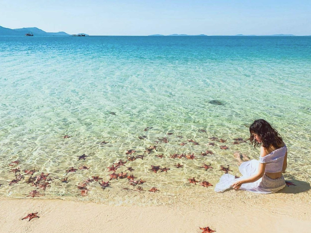 圣保罗海滩是富国岛最美丽的海滩之一。海滩绵延7公里,海水清澈湛蓝,沙滩洁白细腻。