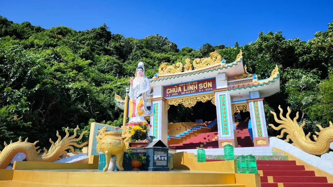 Chùa Linh Sơn với tượng phật bà quan âm uy nghiêm