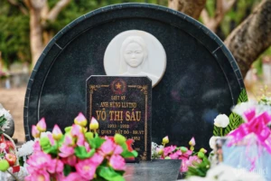 Miss Sau's tombstone in Hang Duong cemetery