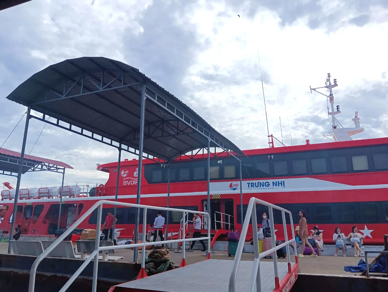 Ships Phú Quốc Express at the Port Trần Đề