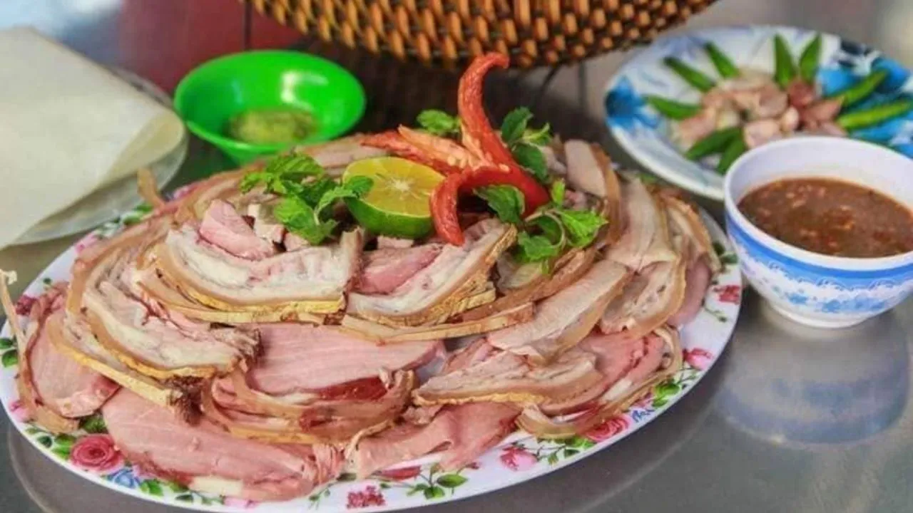 Bò nóng Phú Quý