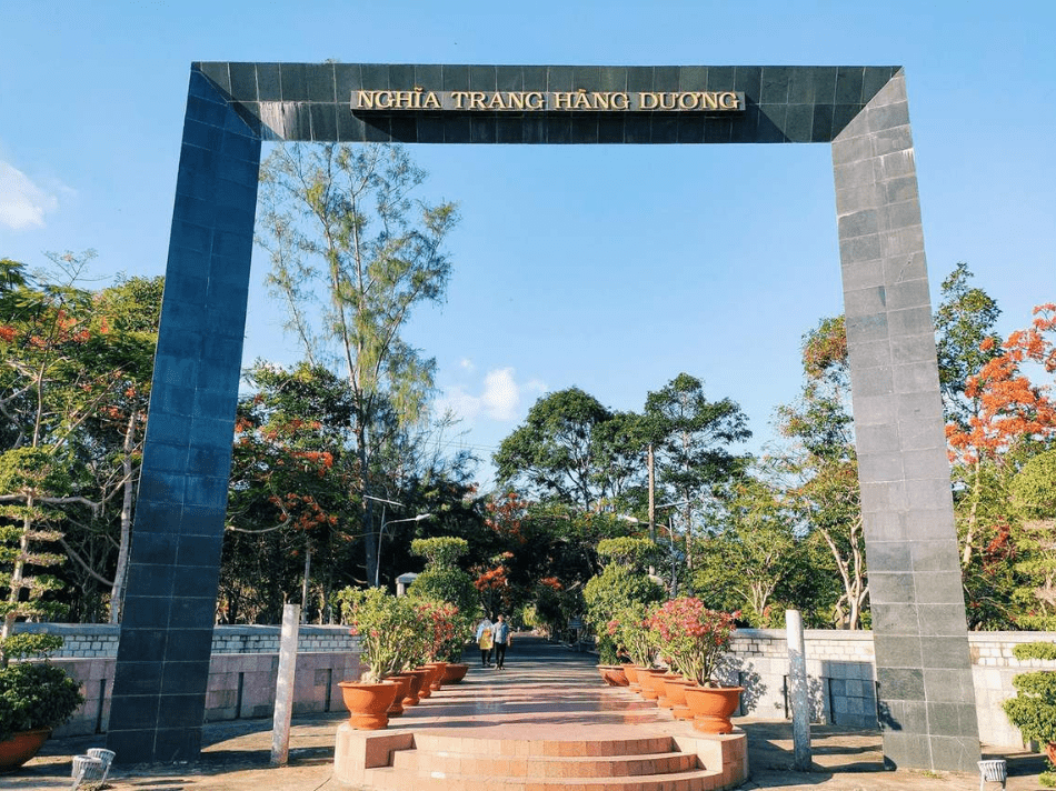 Côn Đảo 的 Hang Duong 公墓