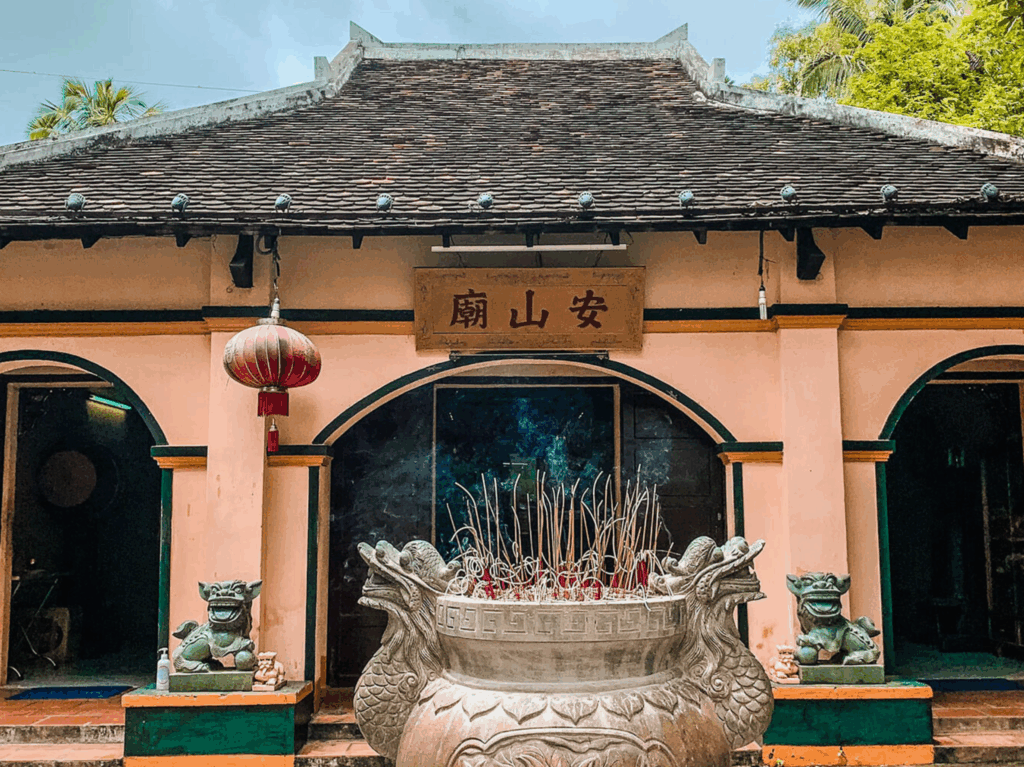 婆菲燕庙 Côn Đảo(安山庙)