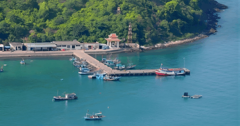Tìm chốn bình yên nơi từng là "chiến trường" hải tặc - Bãi Chệt Nam Du