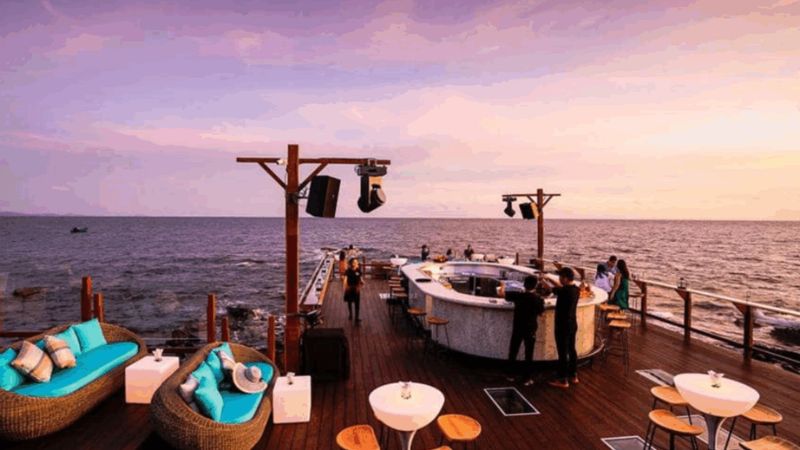 The golden hour for viewing the sunset at Sunset Sanato beach is from 5:10 PM to 6:00 PM