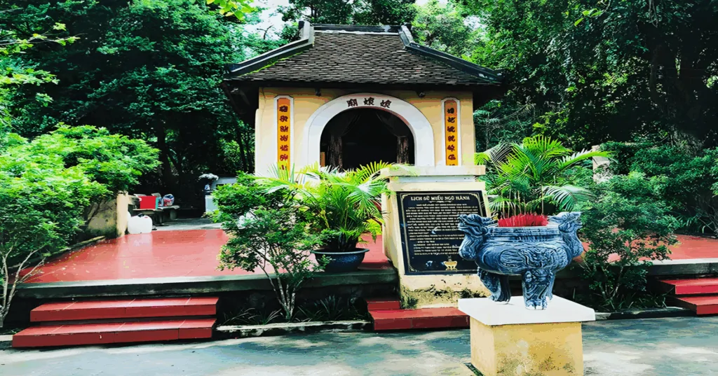 Ghé Miếu 5 Cô, tìm về chốn an yên giữa đảo thiêng