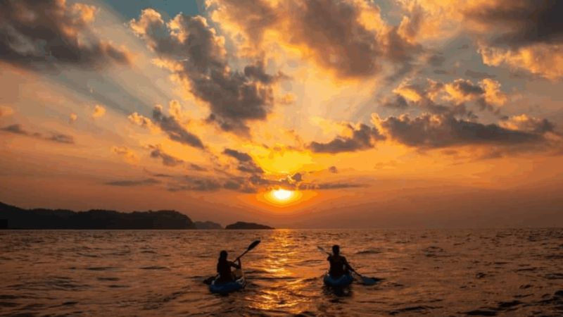 Mùa khô từ tháng 10 đến tháng 4 là thời điểm đẹp nhất tại bãi biển Sunset Sanato
