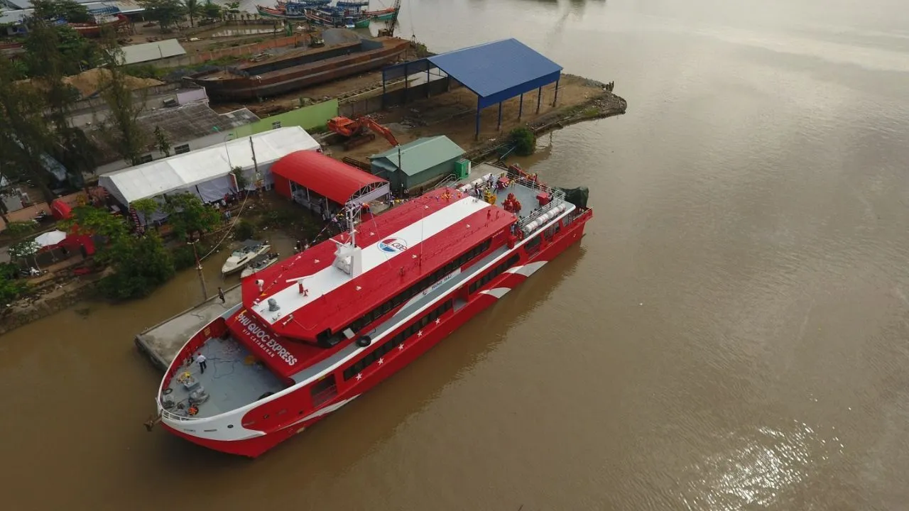 Tàu cao tốc Phú Quốc Express - Lựa chọn hoàn hảo, an toàn và nhanh chóng cho hành trình đến Côn Đảo.