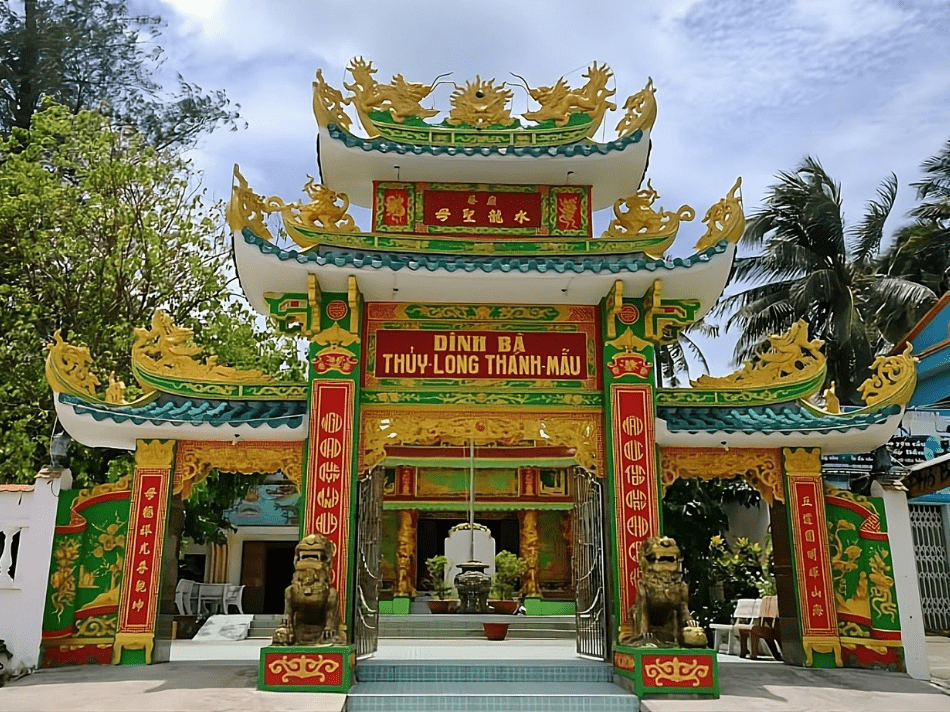 Dinh Ba Phu Quoc Cong Tam Quan