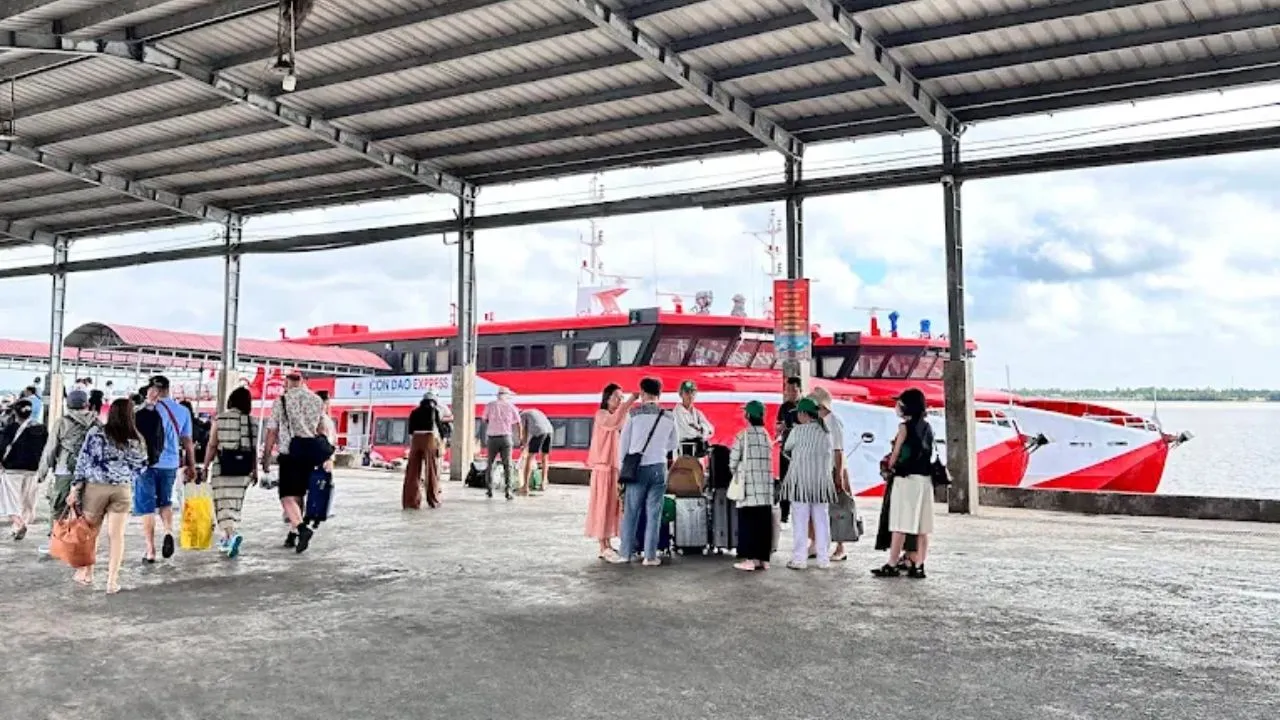 Tàu cao tốc Phú Quốc Express tuyến Trần Đề đi Côn Đảo