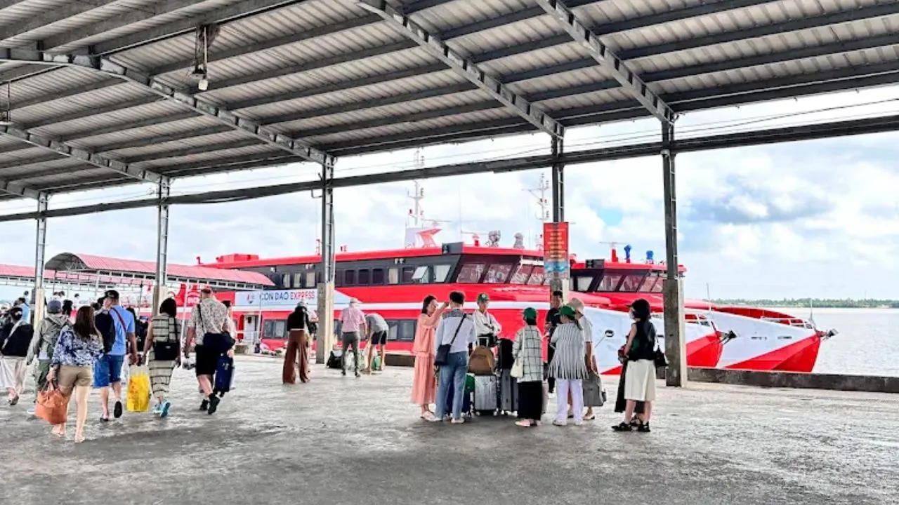 Tàu Phú Quốc Express đi tuyến Trần Đề - Côn Đảo