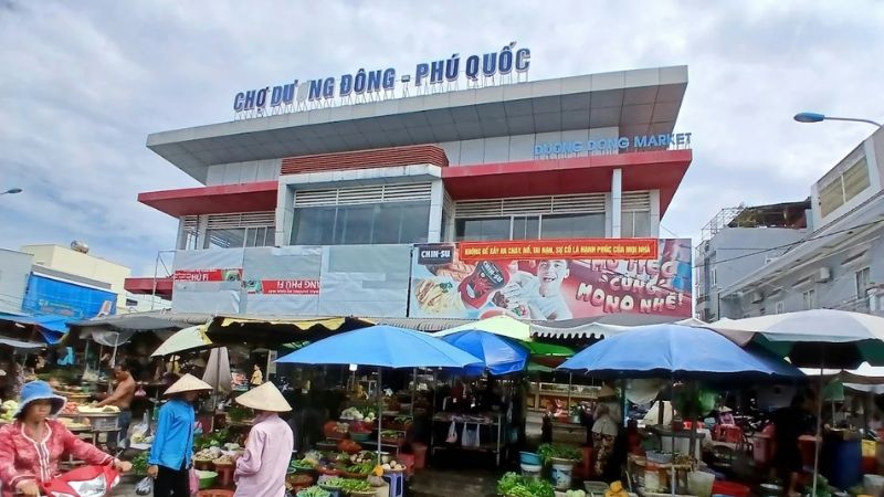 Cảnh chợ Dương Đông Phú Quốc náo nhiệt vào buổi sáng