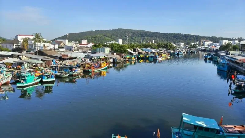 Dương Đông Market Phú Quốc is located right on the banks of the Dương Đông River