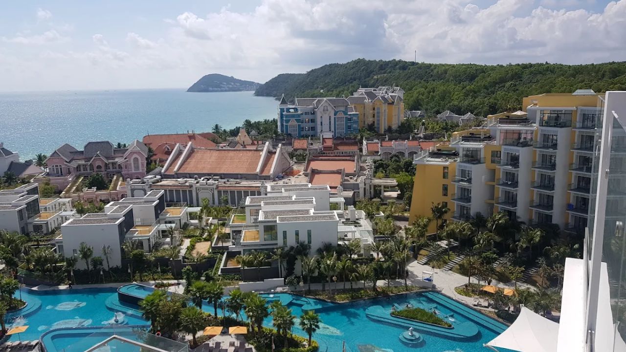 Đừng quên kết hợp tham quan các địa điểm du lịch nổi tiếng và nghỉ dưỡng tại Phú Quốc