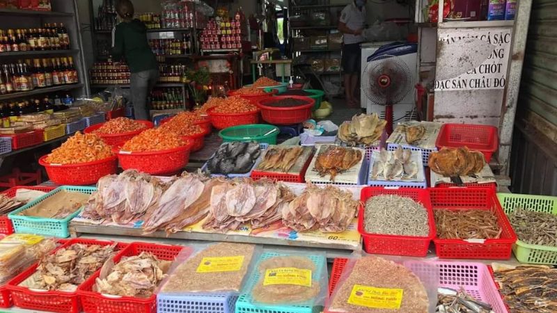 Hải sản khô và đặc sản làm quà tươi ngon ở chợ Dương Đông Phú Quốc