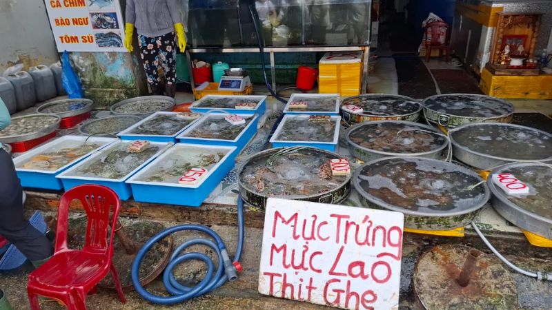 Hải sản tươi sống ở chợ Dương Đông Phú Quốc