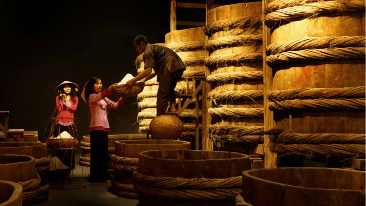 Quy trình ủ chượp cá cơm trong các thùng lều bằng gỗ vĩ đại