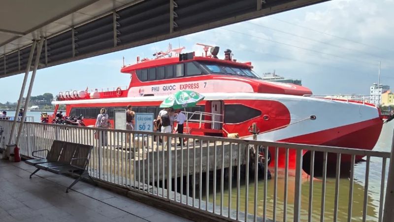 Tàu cao tốc hai thân Phú Quốc Express êm ái, chống say sóng