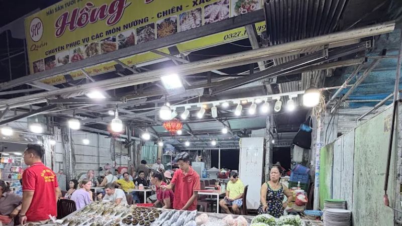 Thưởng thức hải sản tươi ngon tại chợ Dương Đông vào buổi tối