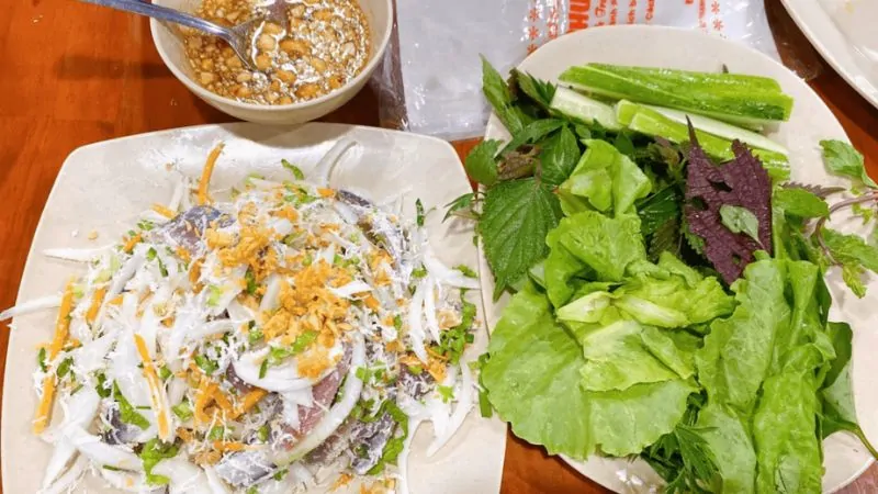 Trải nghiệm nhịp sống ngư dân và thưởng thức gỏi cá trích