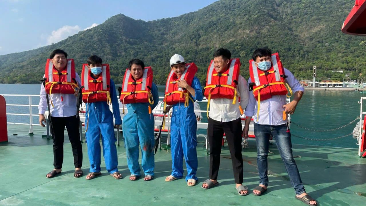 Áo phao được trang bị đầy đủ trên tàu Phú Quốc Express