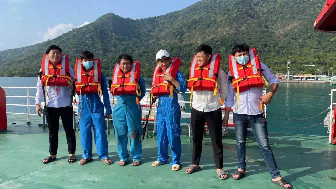 Áo phao được trang bị đầy đủ trên tàu Phú Quốc Express