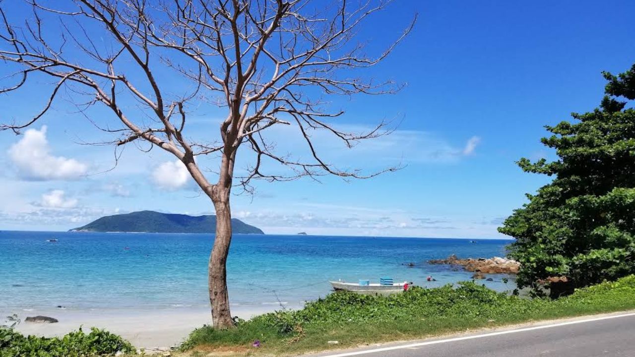 Không gian rộng lớn, nước biển trong xanh tại Bãi An Hải Côn Đảo