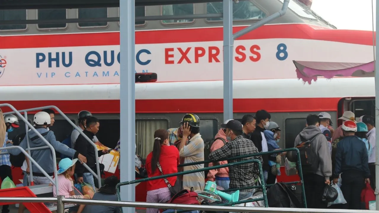 Tàu cao tốc Phú Quốc Express phương tiện di chuyển an toàn và tiện lợi ra đảo Phú Quốc