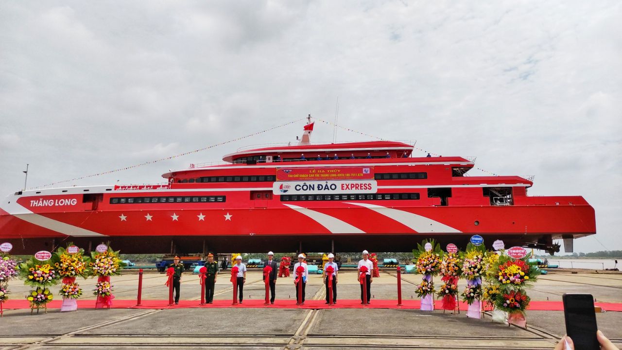 Tàu siêu tốc Thăng Long - Phú Quốc Express đưa đón khách đi Côn Đảo