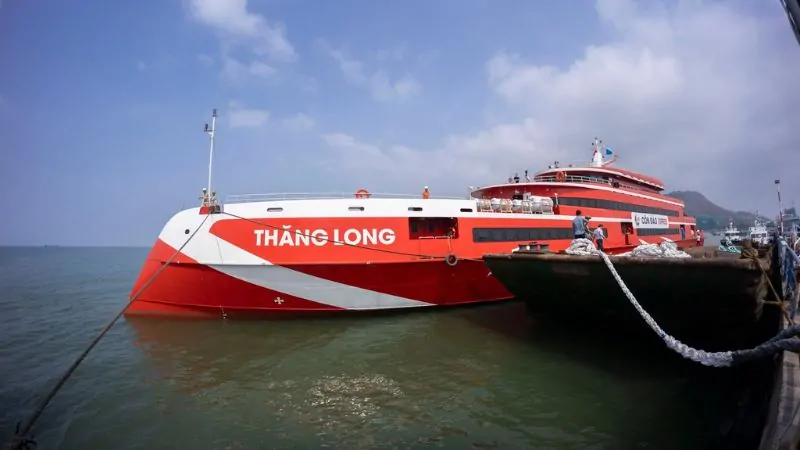 最新の造船技術とロールス・ロイス製エンジン