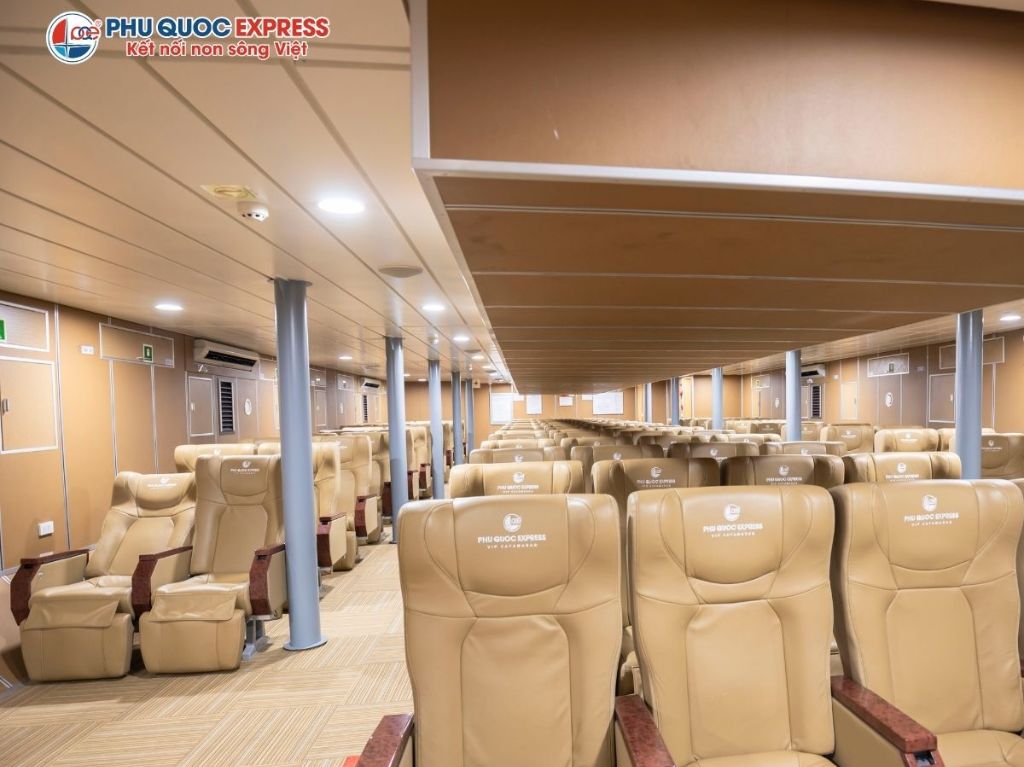 开往Côn Đảo和Phú Quốc Express的Thăng Long特快列车上的VIP车厢