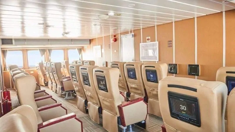 Ghế khoang VIP trên tàu Trưng Trắc