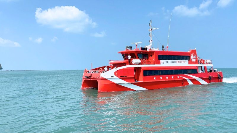 Tàu cao tốc hai thân Phú Quốc Express 27 lướt sóng trên tuyến Sa Kỳ - Lý Sơn