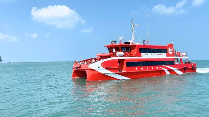 Tàu cao tốc hai thân Phú Quốc Express 27 lướt sóng trên tuyến Sa Kỳ - Lý Sơn