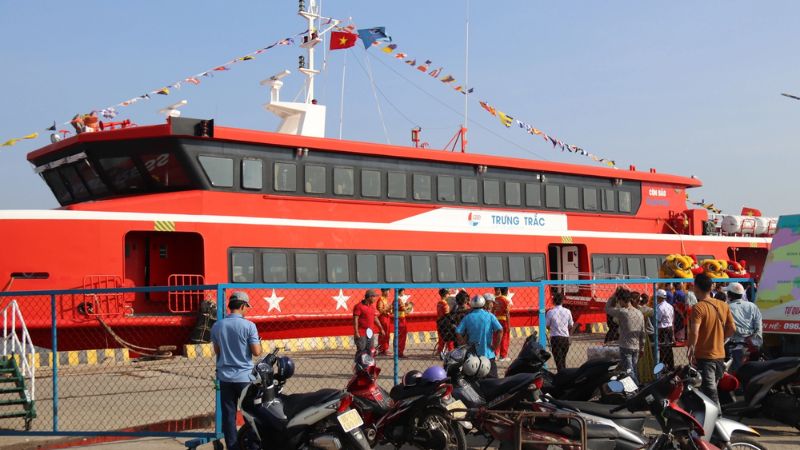 Tàu cao tốc Trưng Trắc với thiết kế hai thân hiện đại