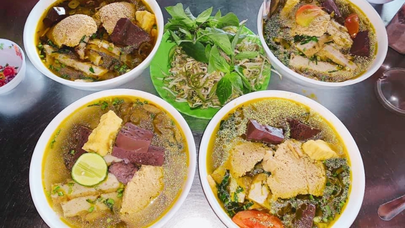 Bun rieu cua Ba Hai Khiem - ភោជនីយដ្ឋានឆ្ងាញ់ Côn Đảo