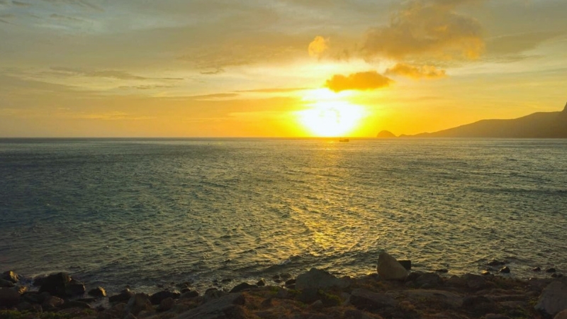 巴伊纳特海滩的日落 Côn Đảo